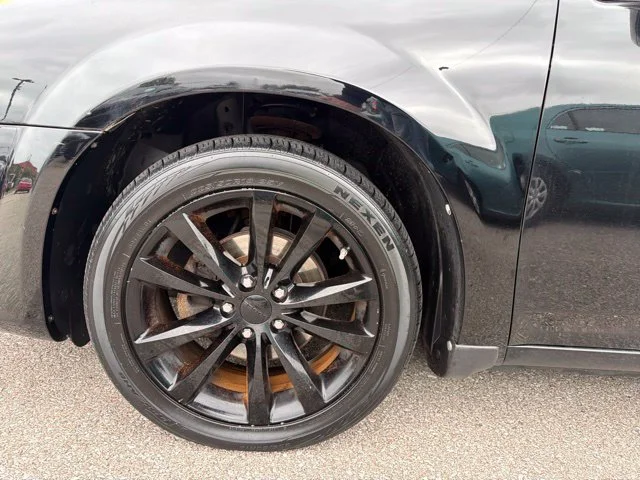 Used 2013 Black Dodge SXT image 37
