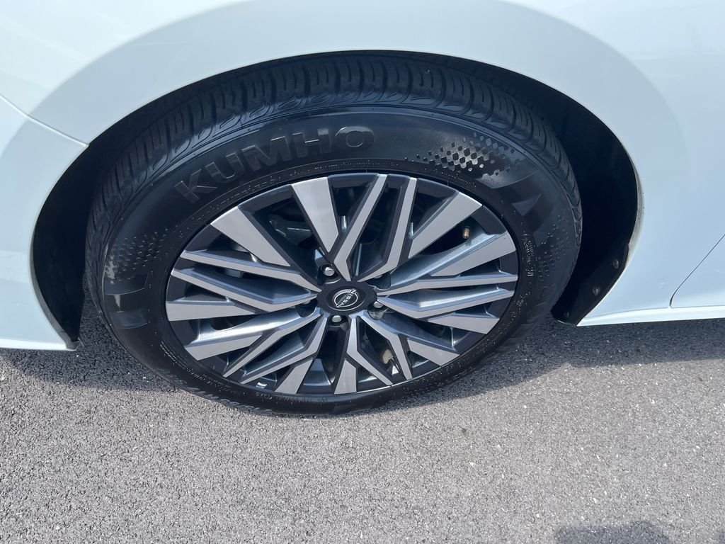 Used 2025 White Nissan 2.5 SV image 9