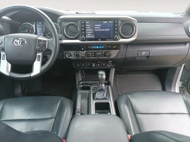 Used 2021  Toyota Limited image 10