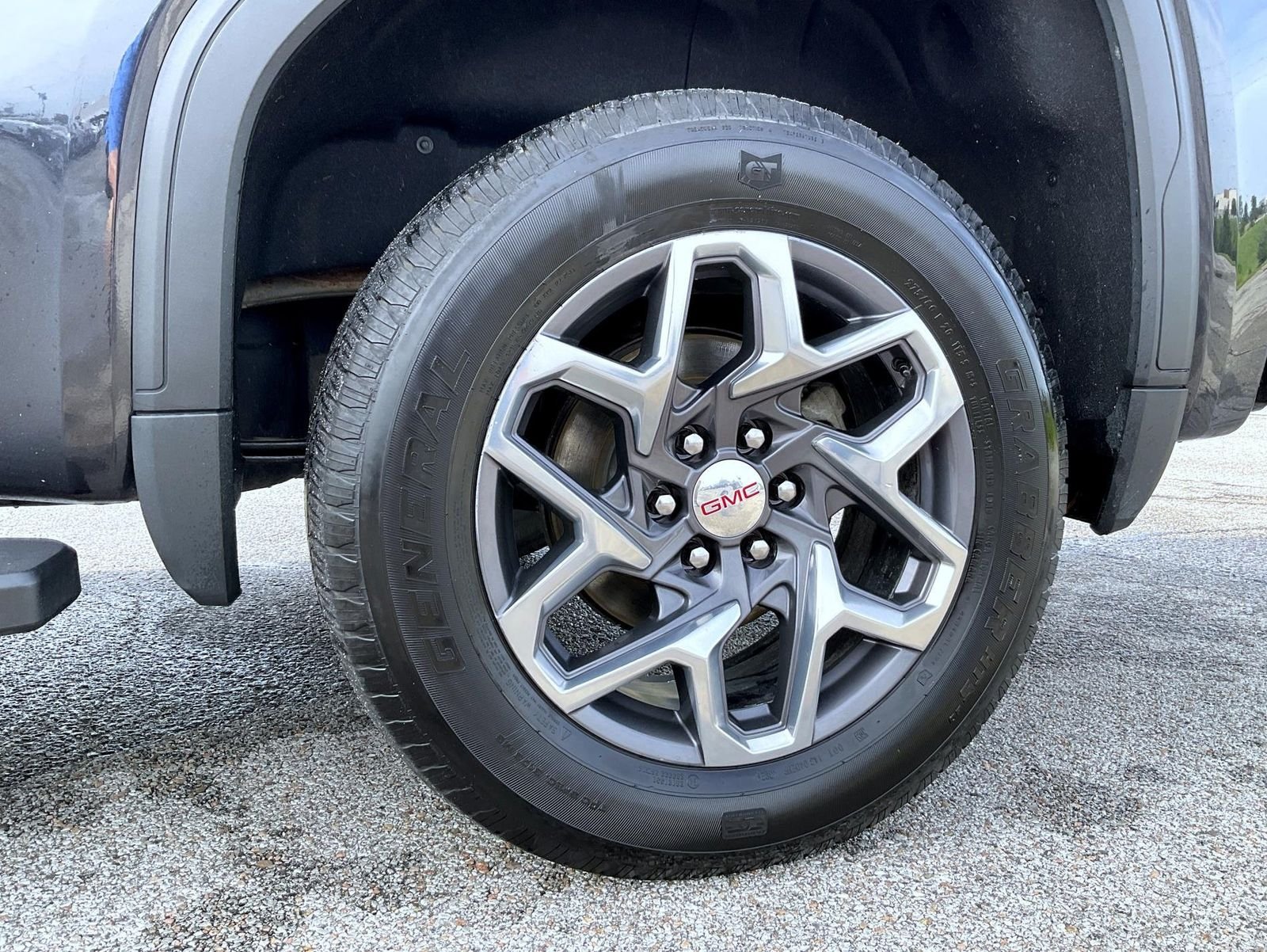 Used 2022 Silver GMC SLT image 22