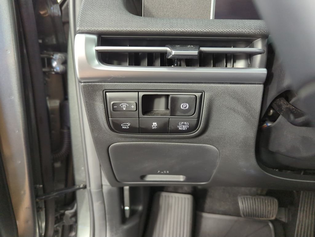 Used 2025 Gray Hyundai SEL Convenience image 19