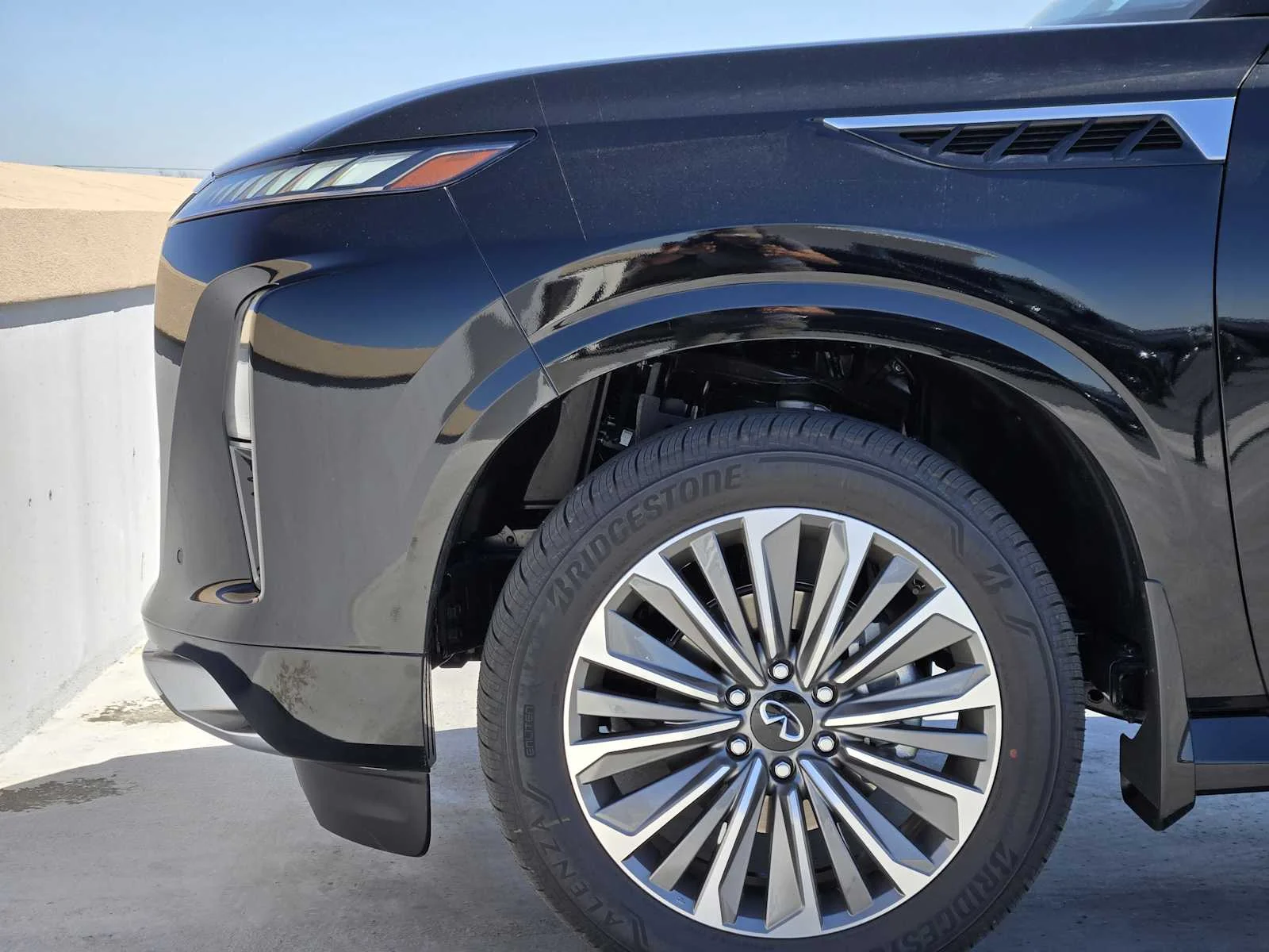 New 2026 BLACK OBSIDIAN INFINITI Luxe 2WD image 6