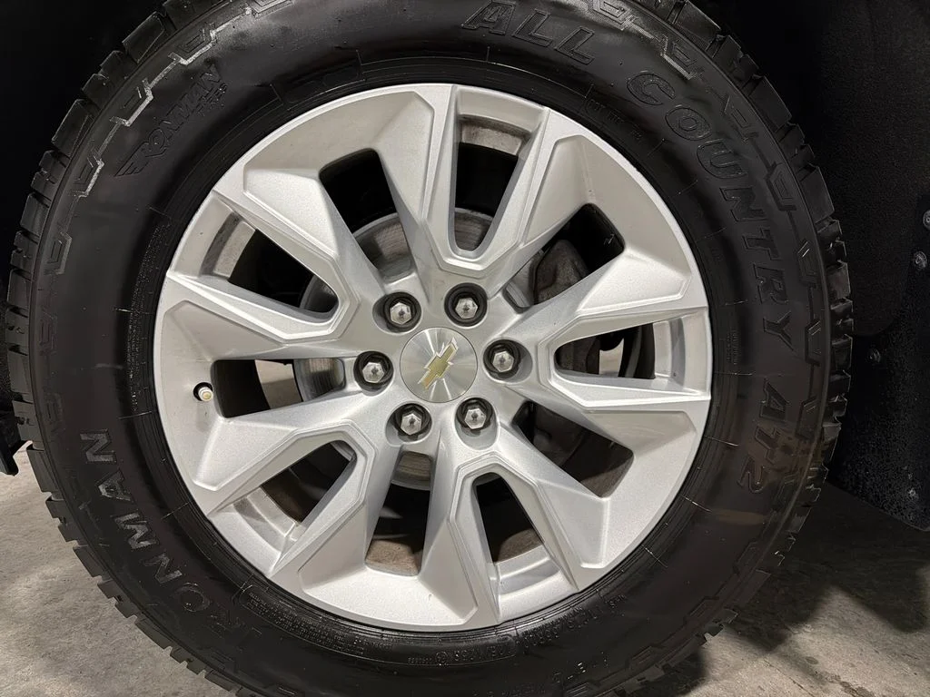 Used 2021 Summit White Chevrolet Custom image 41