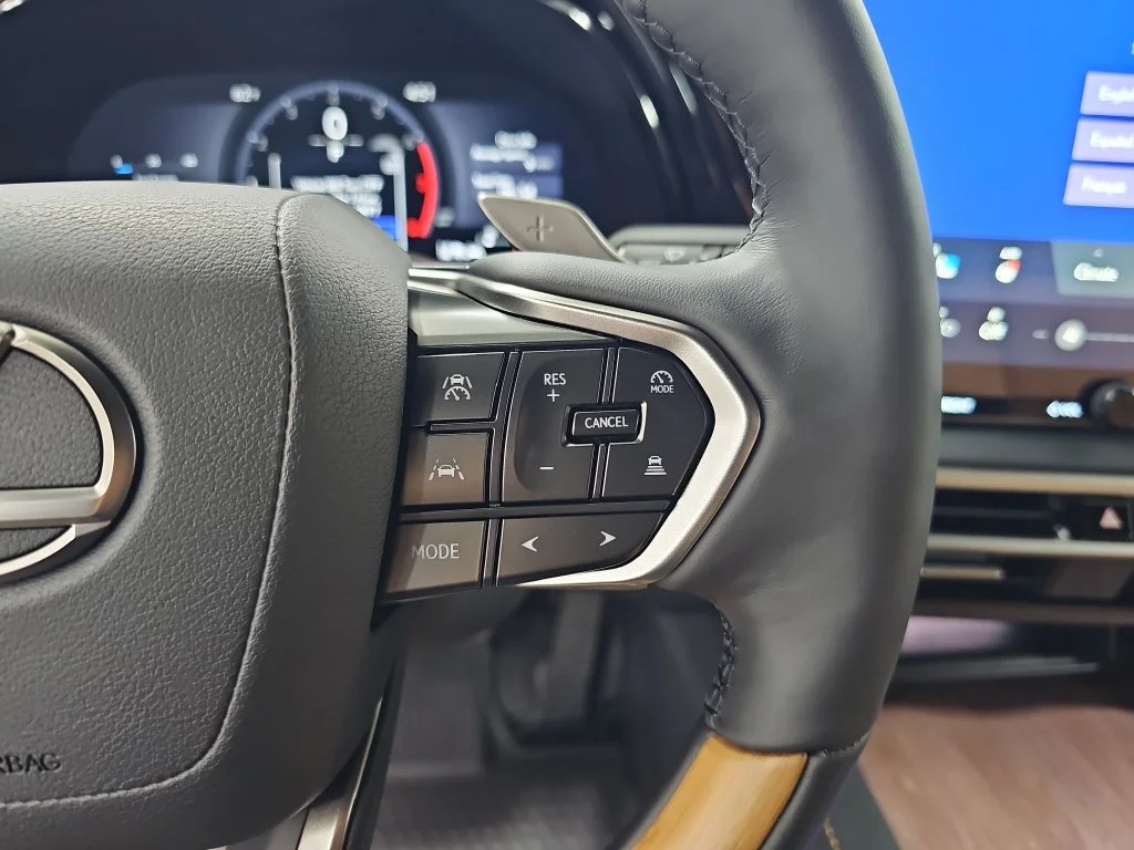 New 2026 Eminent White Pearl Lexus PREMIUM PLUS image 17