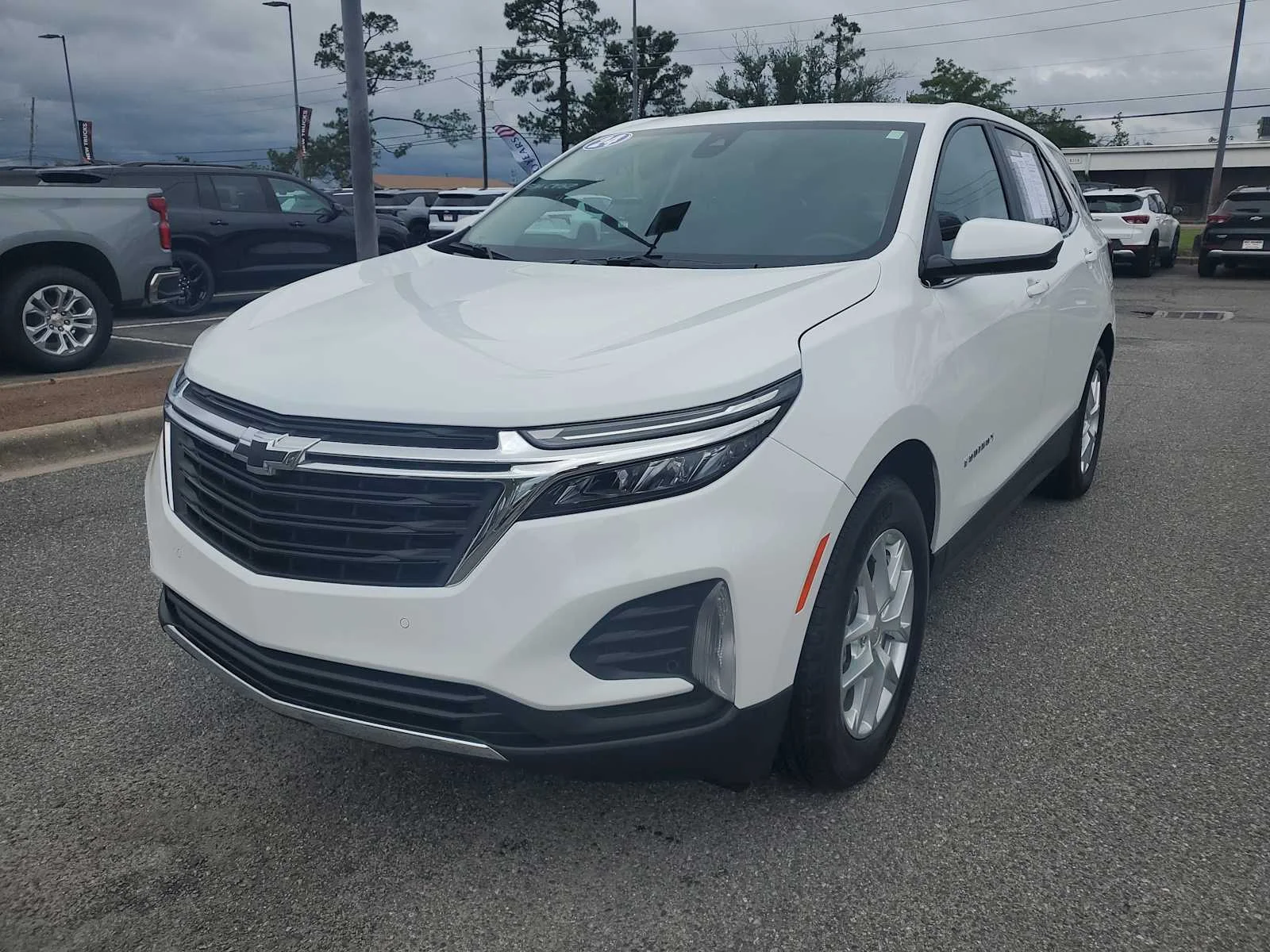 Used 2024 Summit White Chevrolet LT image 1