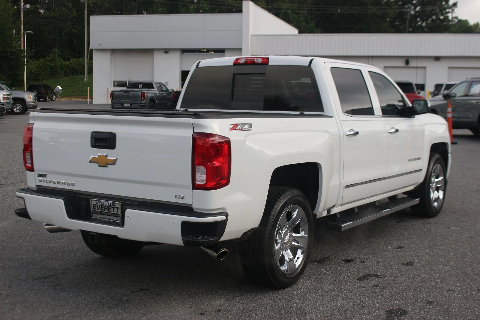Used 2017 SUMMIT WHITE Chevrolet LTZ image 7