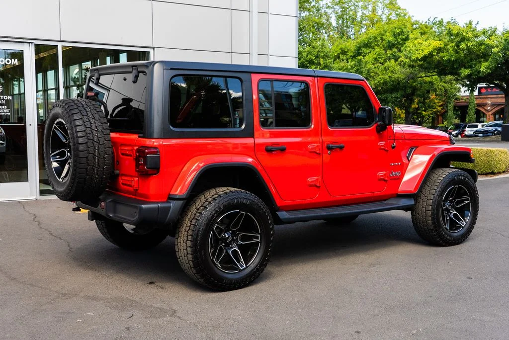 Used 2018 Red Jeep Unlimited Sahara image 6