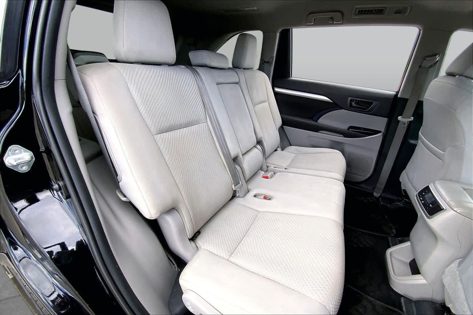 Used 2019 Midnight Black Metallic Toyota LE image 19