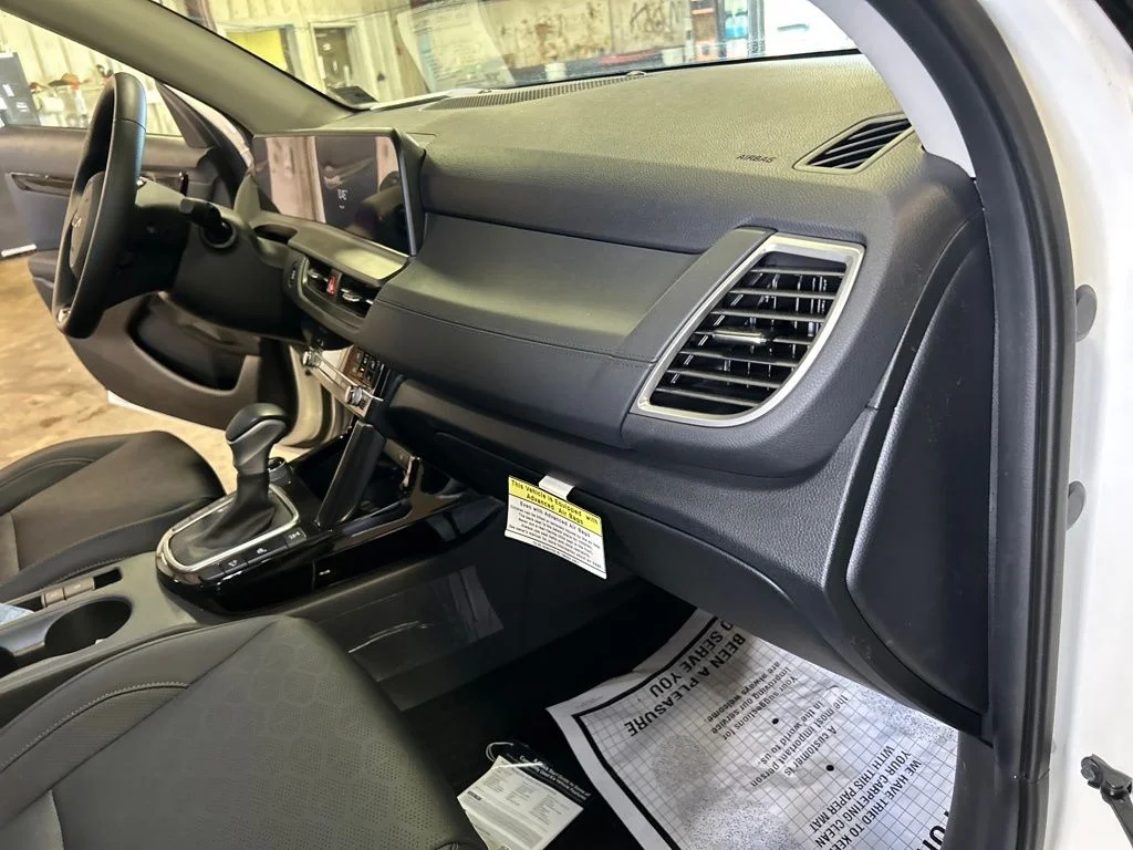 Used 2024 White Kia SX image 36