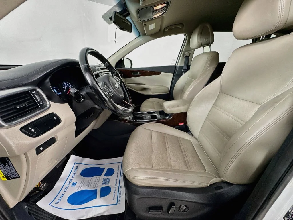 Used 2016 White Kia EX image 25