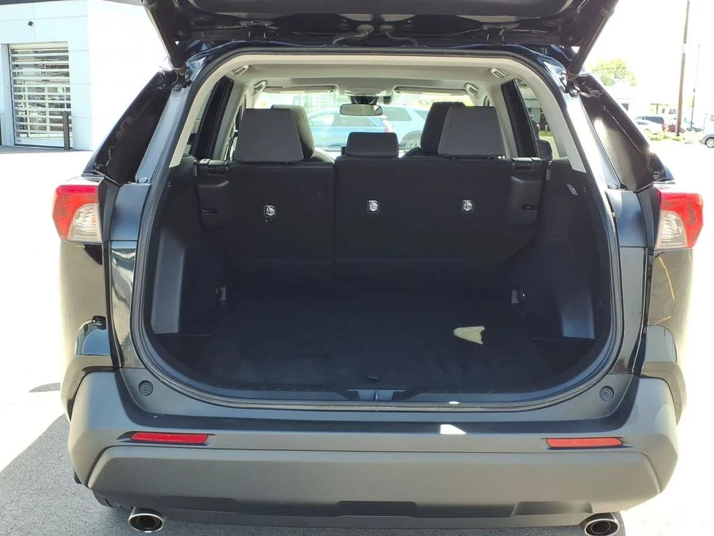 Used 2020 Black Toyota XLE image 7