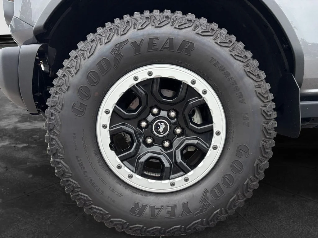Used 2023 Gray Ford Badlands image 9