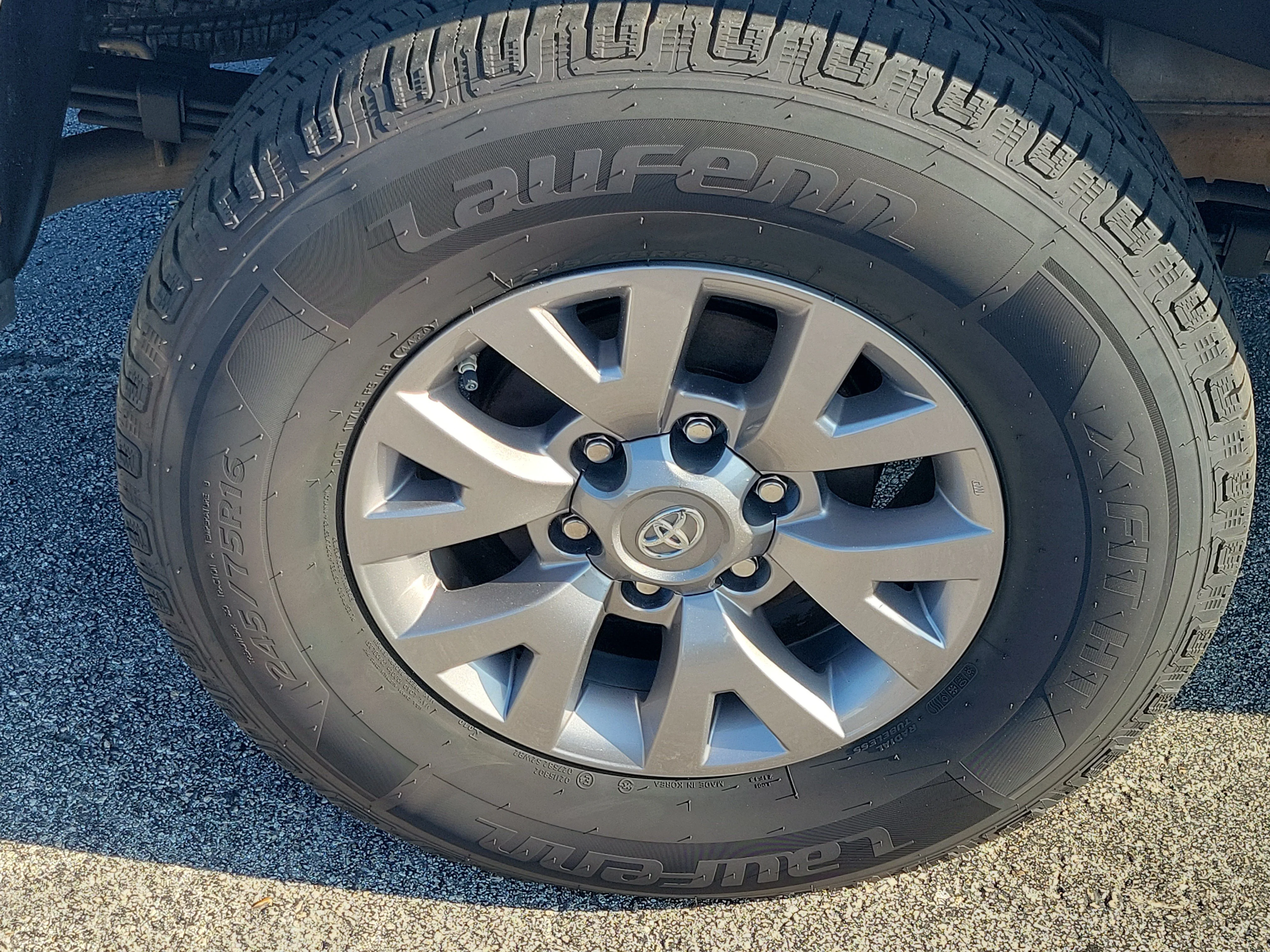 Used 2018 Silver Sky Metallic Toyota SR5 image 6