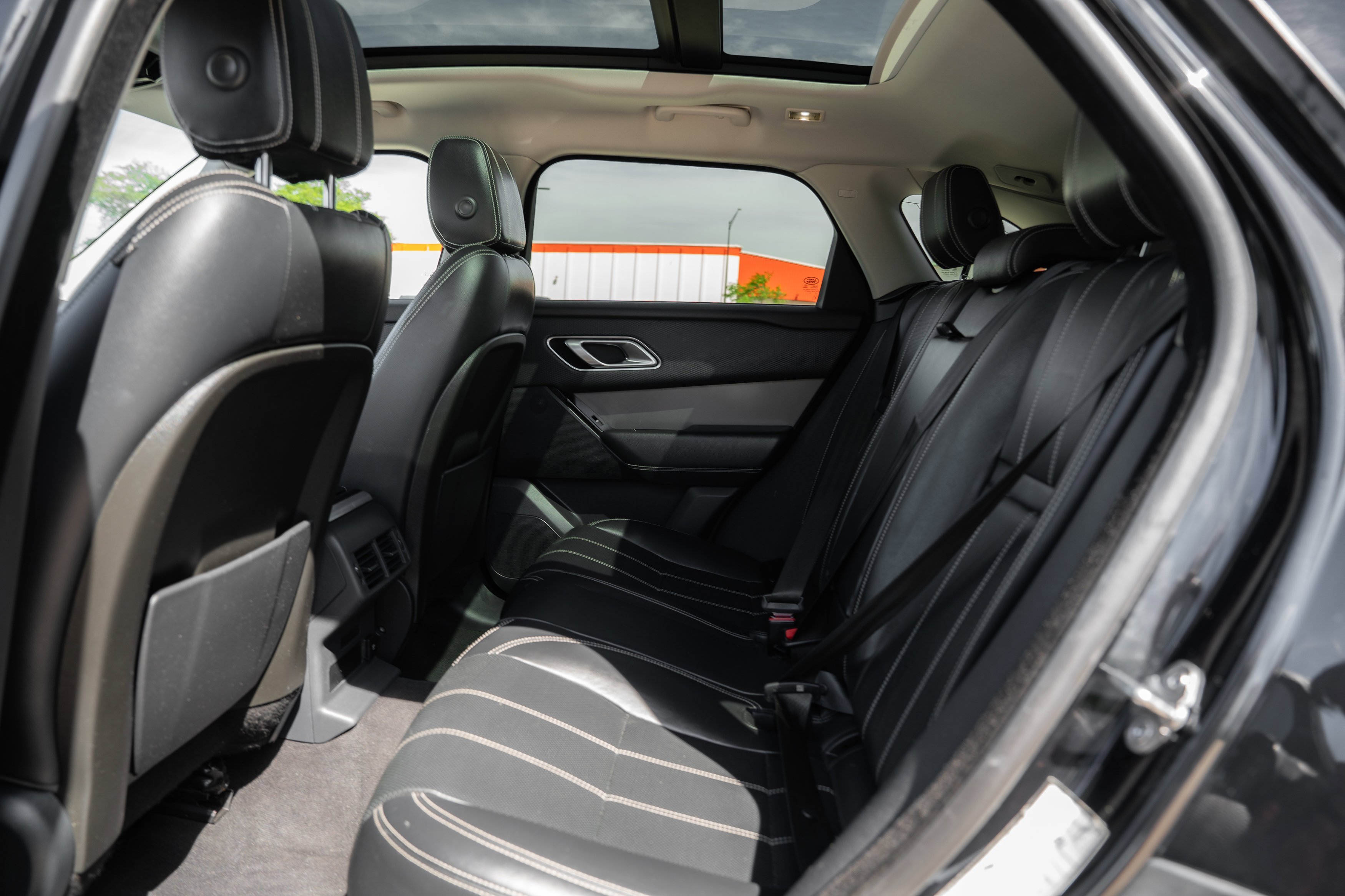 Used 2020 Santorini Black Metallic Land Rover S image 24