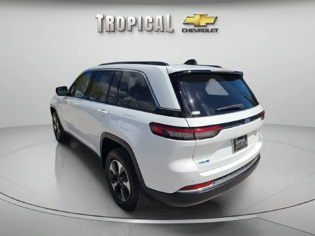 Used 2024 White Jeep LIMI image 3