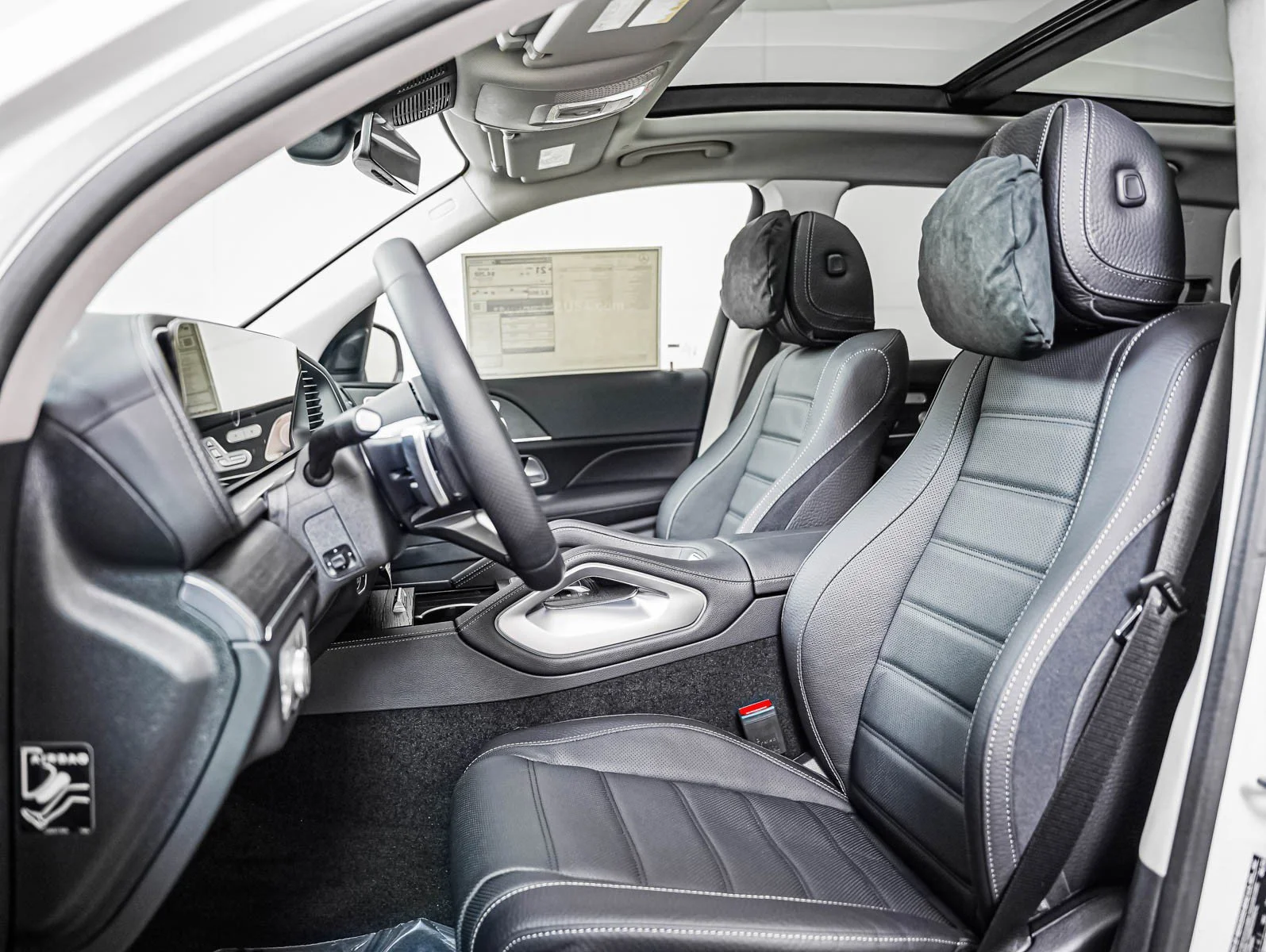 New 2026 Polar White Mercedes-Benz 4MATIC® image 11