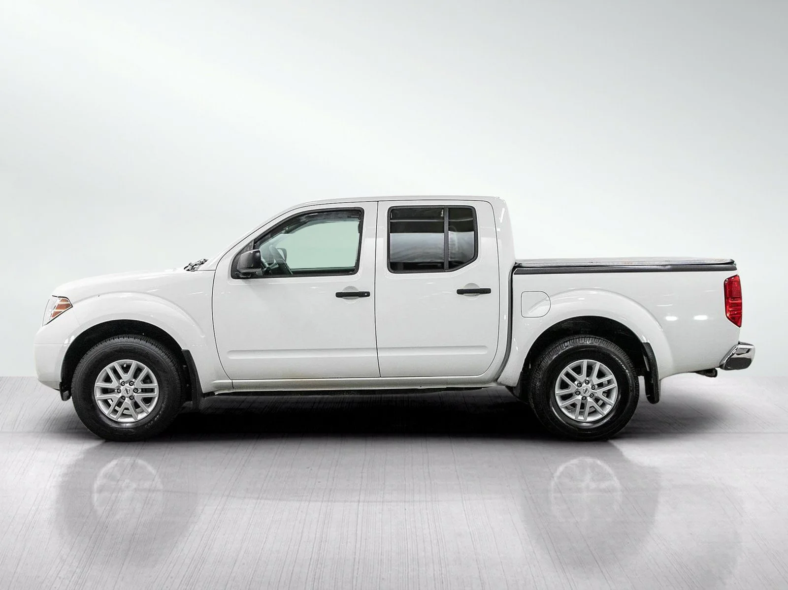 Used 2018 Nissan Frontier SV with VIN 1N6DD0EV7JN705115 for sale in Burnsville, Minnesota