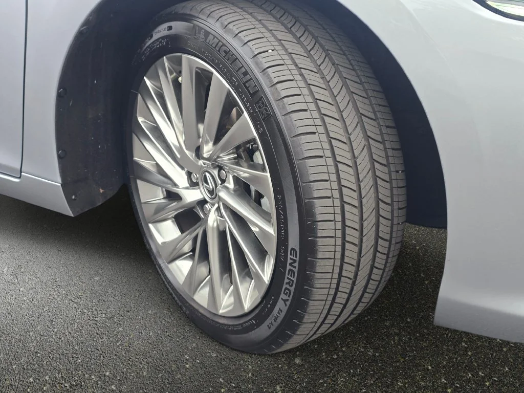 Certified Used 2022 IRIDIUM Lexus 300h Luxury image 32