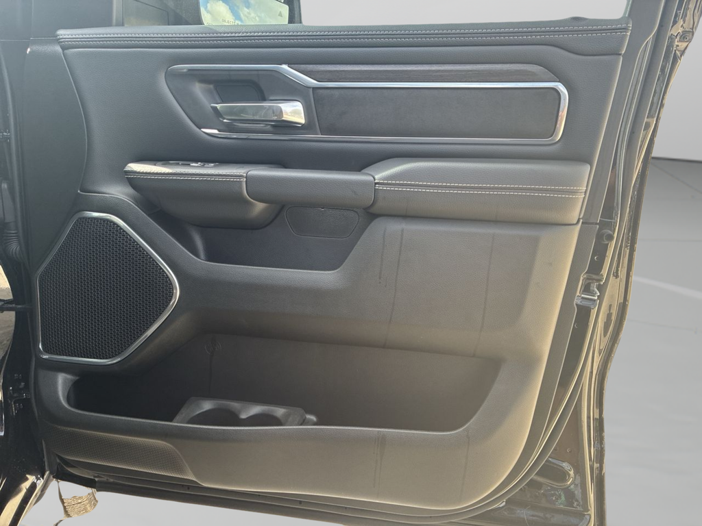 New 2026 Diamond Black Crystal Pearl-Coat Exterior Paint RAM Laramie image 29