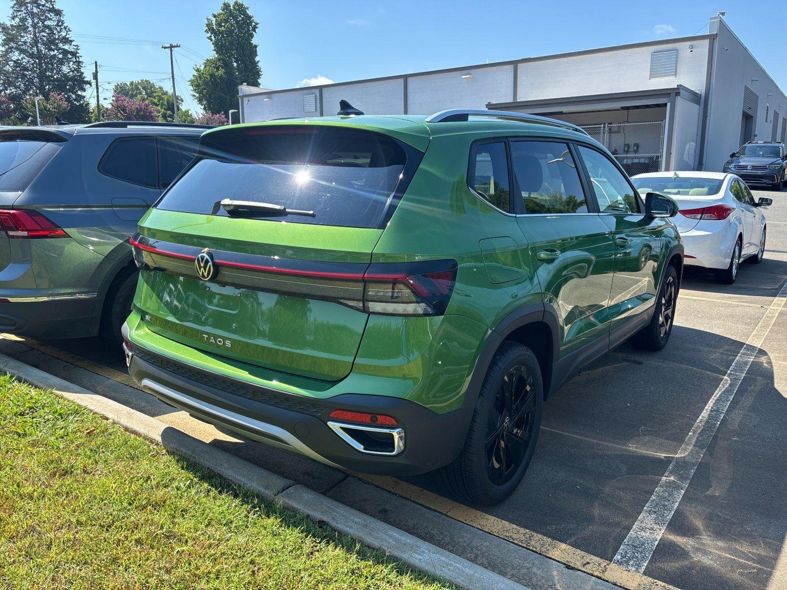 New 2026 Bright Moss Green Metallic Volkswagen SE image 6
