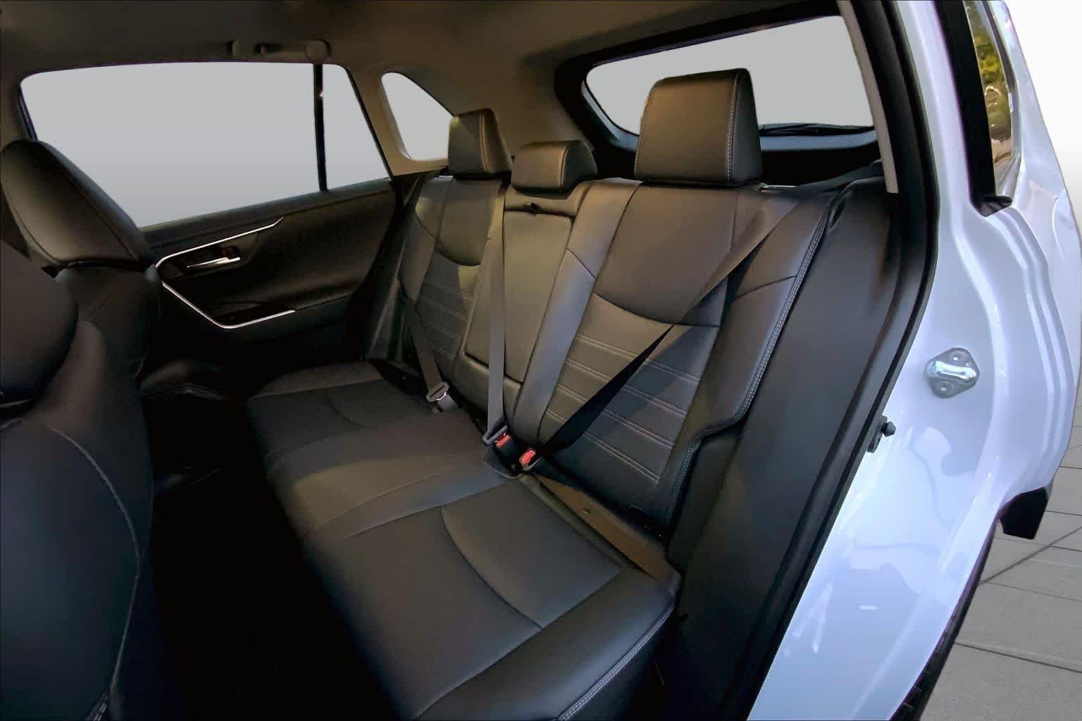 Used 2025 Wind Chill Pearl Toyota Hybrid Limited image 18
