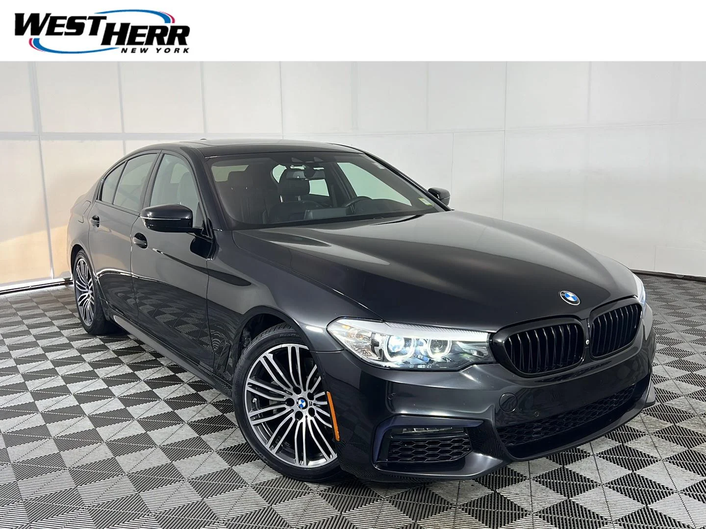 Used 2019 Black Sapphire Metallic BMW 540i xDrive image 1