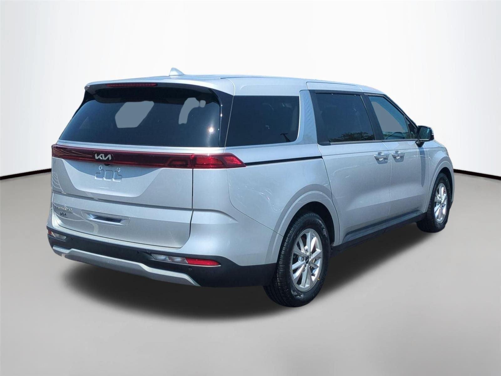 Used 2022 Silky Silver Kia LXS image 5