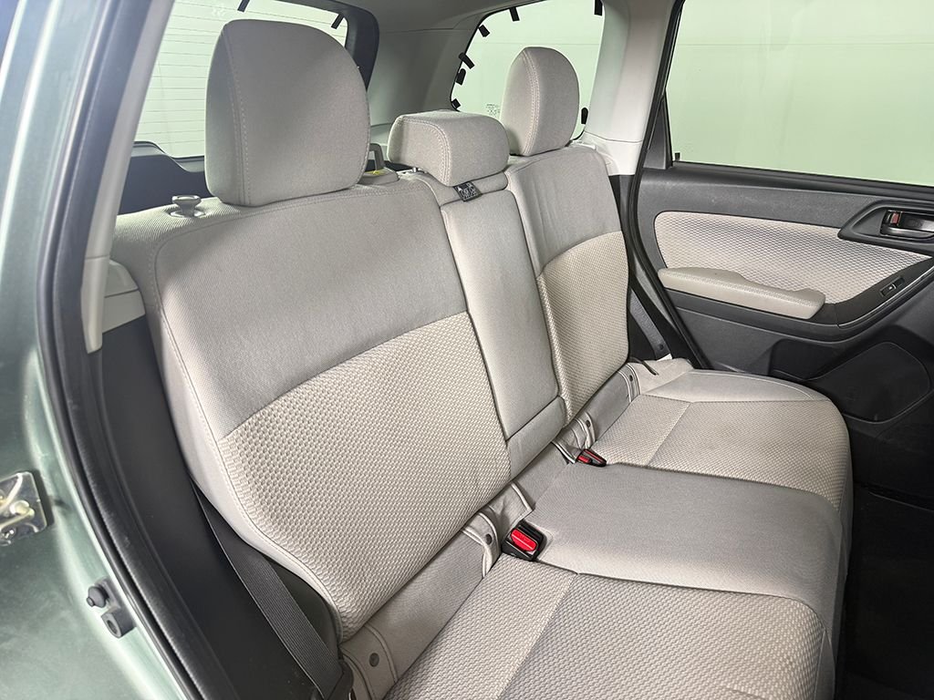Used 2018 Green Subaru 2.5i Premium image 30