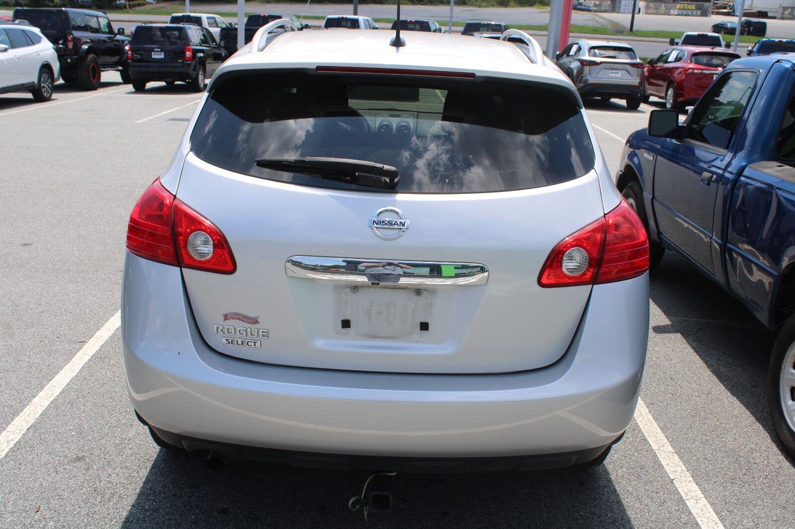 Used 2015 Brilliant Silver Nissan S image 5