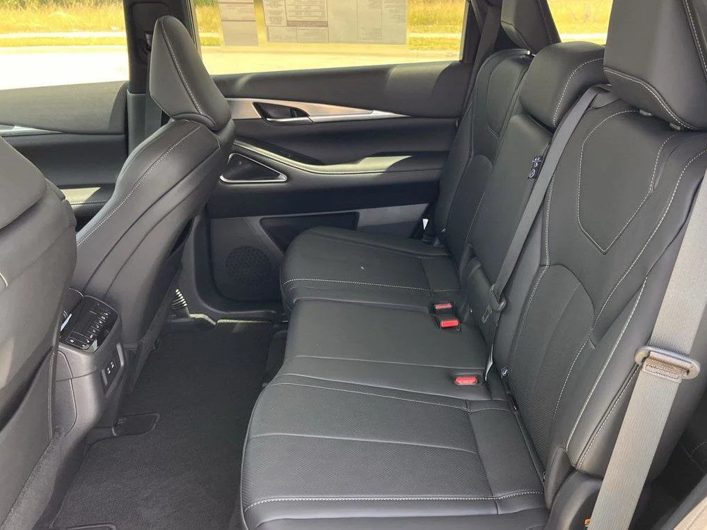 New 2027 RADIANT WHITE INFINITI Luxe FWD image 28