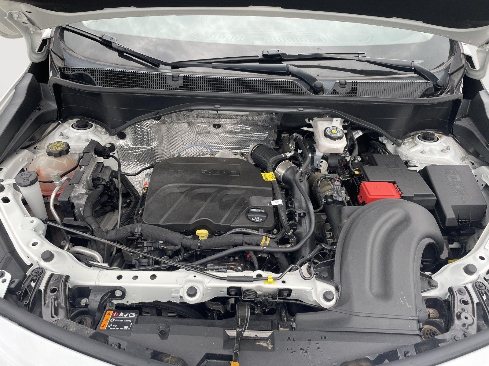 Used 2023 Summit White Buick Preferred image 8
