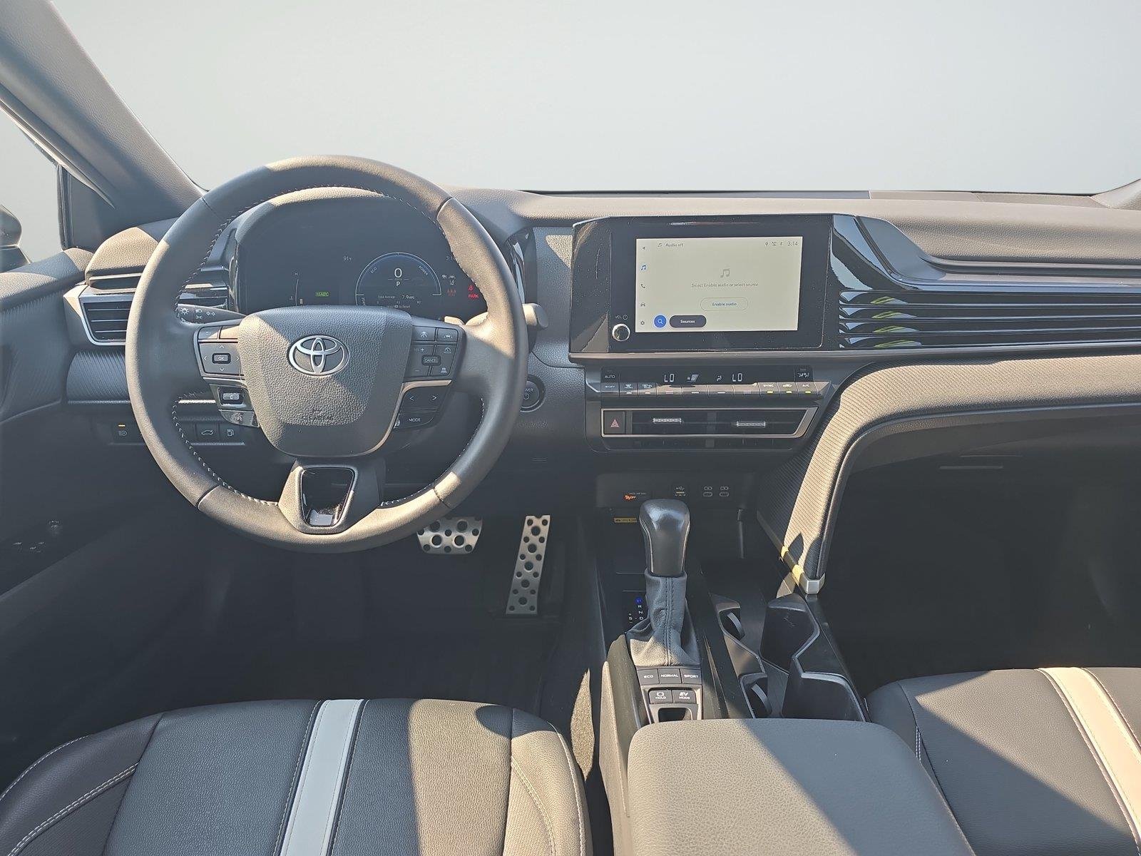 Used 2025 Ice Cap Toyota SE image 9