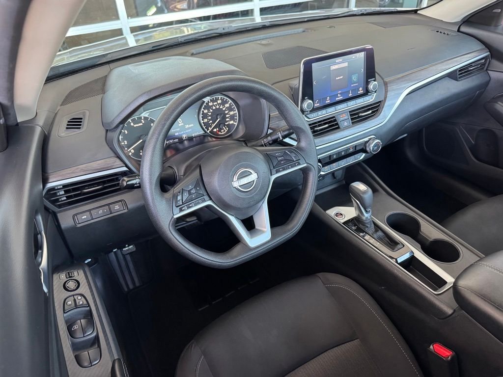 Used 2025 Silver Nissan 2.5 SV image 2