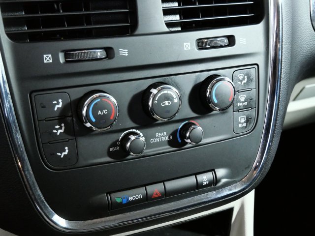 Used 2016 Silver Dodge SXT image 19