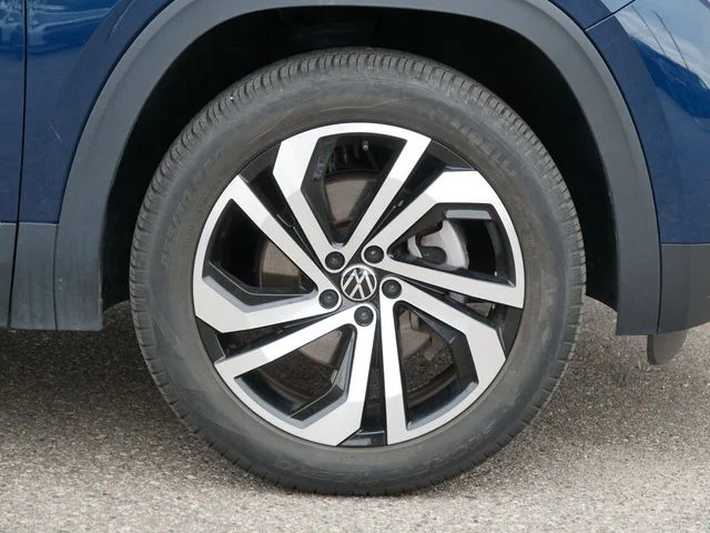 Used 2023 Blue Metallic Volkswagen SEL image 9