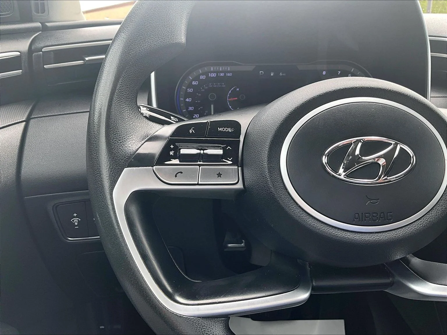 Used 2023 White Hyundai SEL image 19