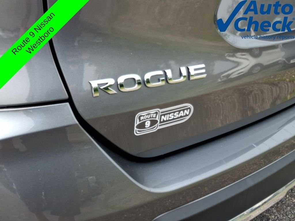 Used 2017 Gray Nissan SL image 8