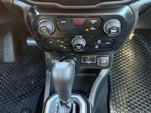 Used 2023 Gray Jeep Altitude image 17