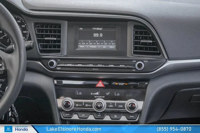 Used 2020 Quartz White Pearl Hyundai SE image 20