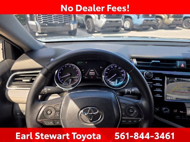 Used 2018 Silver Toyota XLE image 14