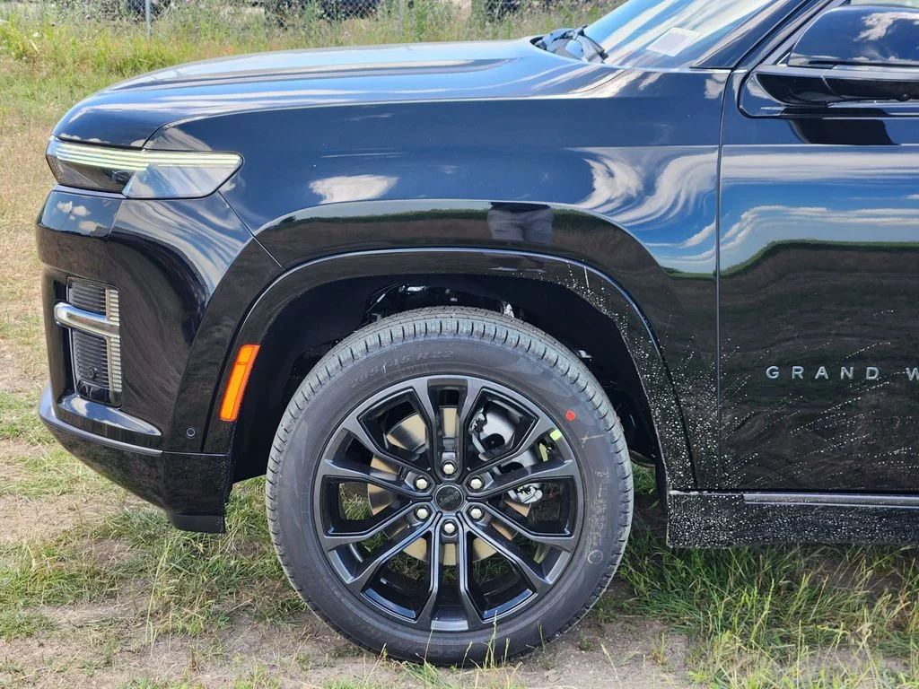 New 2026 High Gloss Black Jeep Summit Reserve image 6