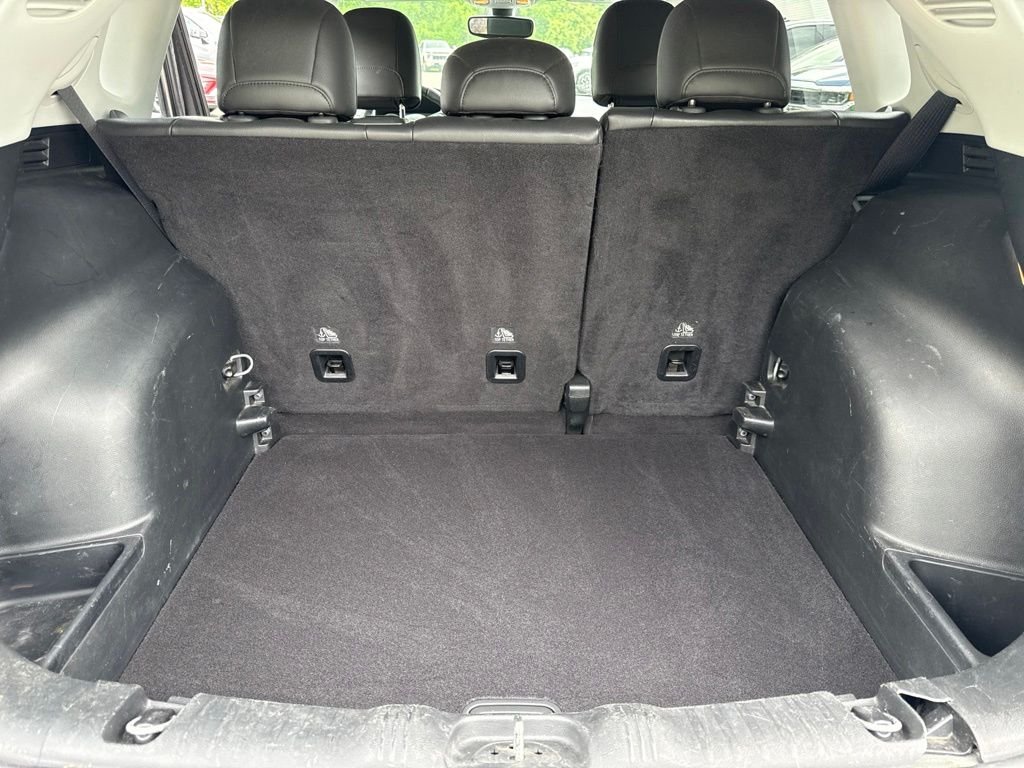 Used 2018 Gray Jeep Latitude image 14