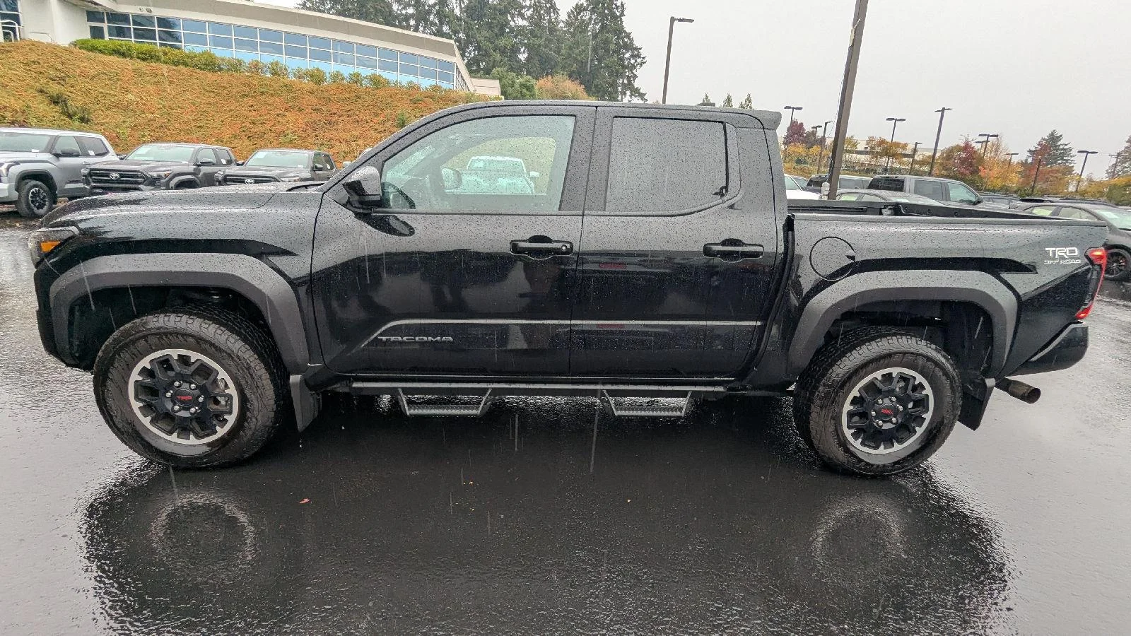 Used 2025  TOYOTA SR5 image 2