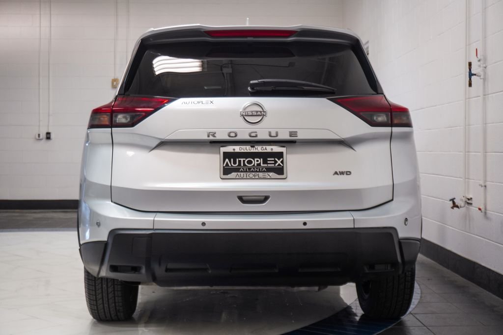 Used 2025 Silver Nissan SV image 33