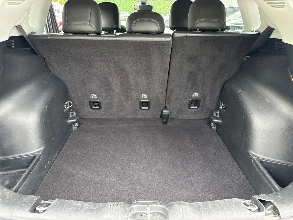 Used 2018 Gray Jeep Latitude image 14