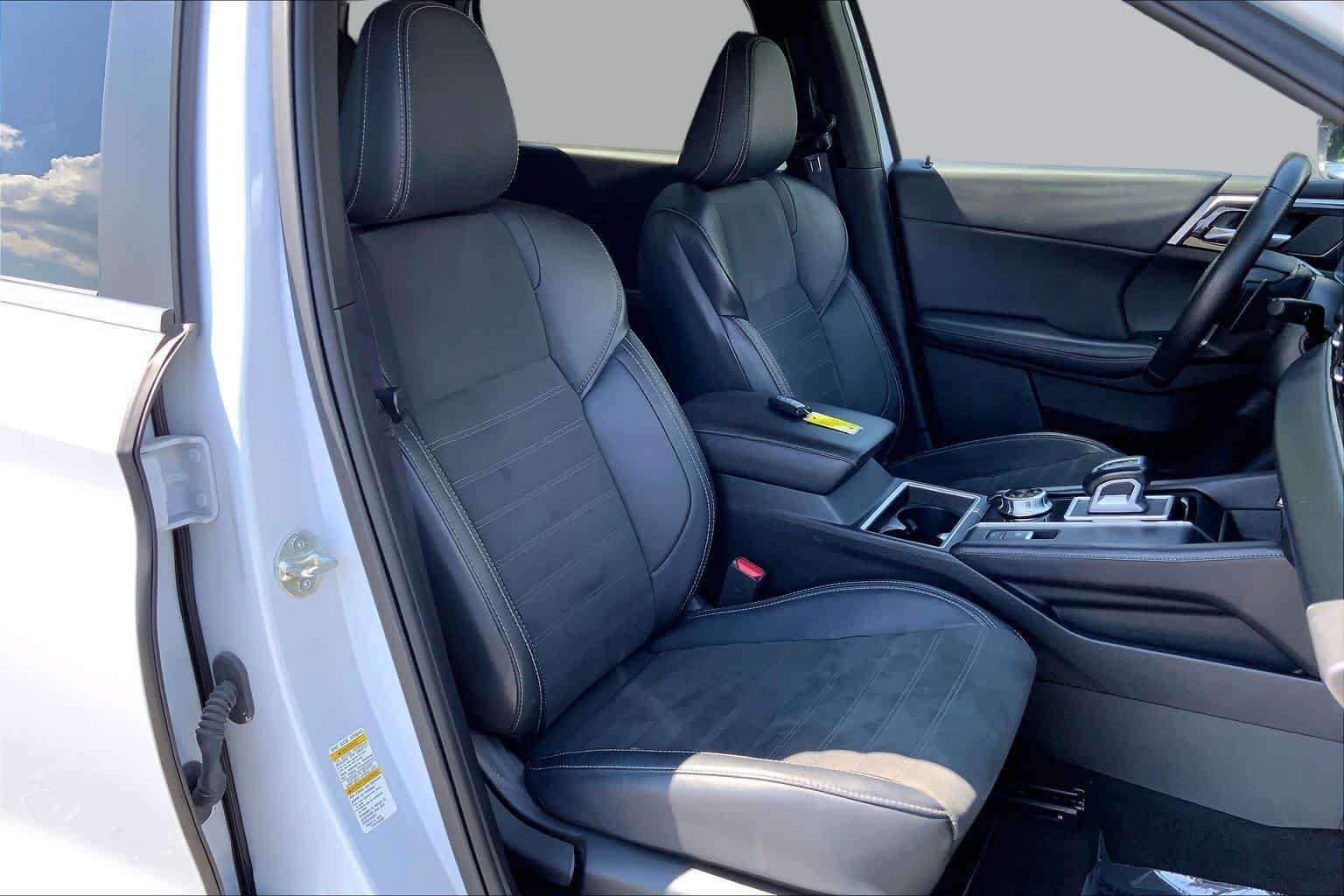 Used 2024 White Diamond Mitsubishi SE image 8