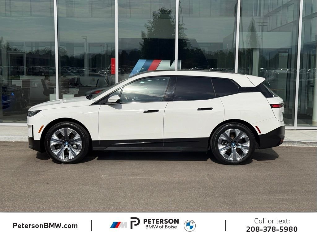 Used 2024 White BMW xDrive50 image 2
