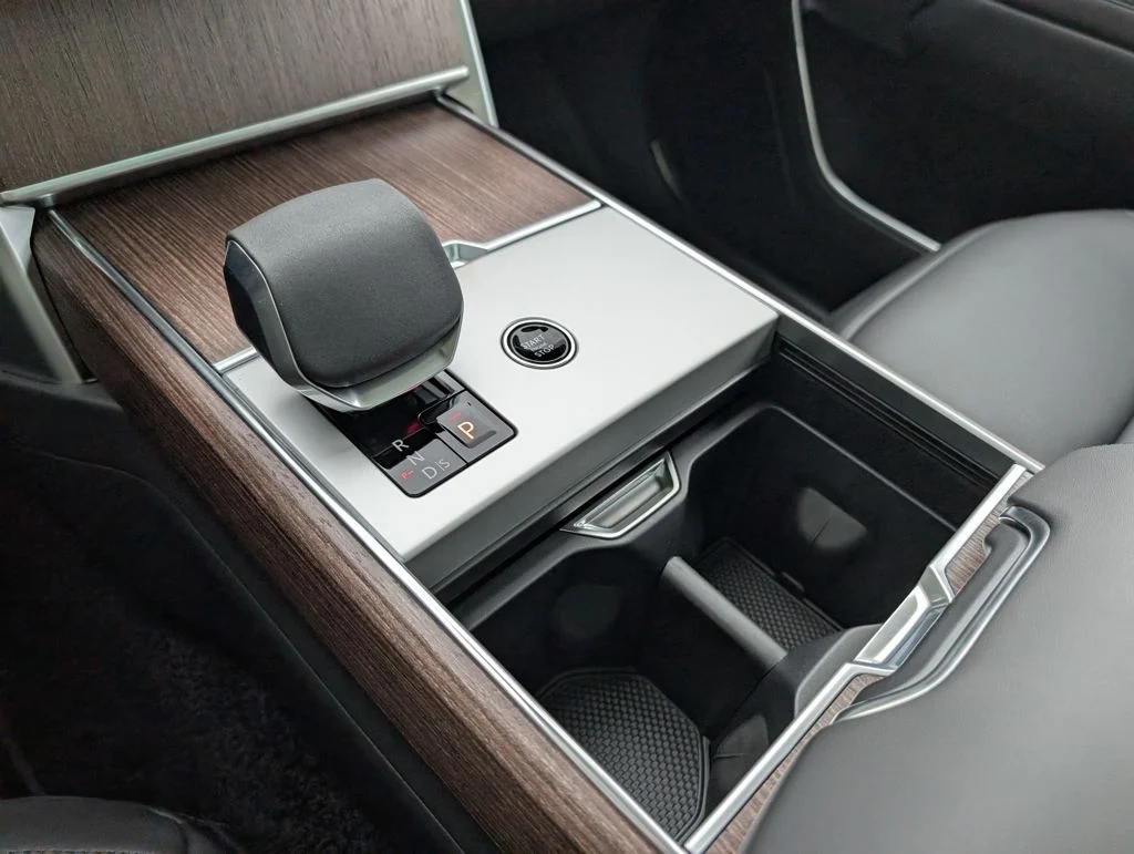 New 2026 Santorini Black Land Rover SE image 17