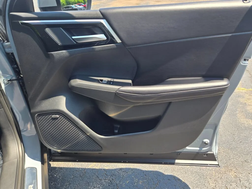 New 2026 Gray Mitsubishi SE S-AWC image 7