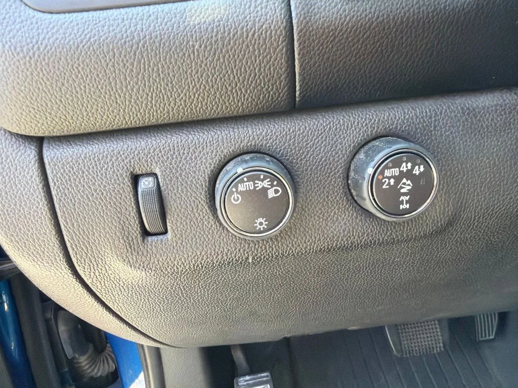 Used 2018 Blue Chevrolet ZR2 image 16